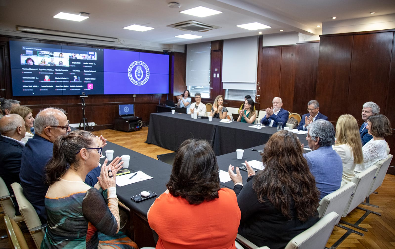 Corrientes y Neuquén