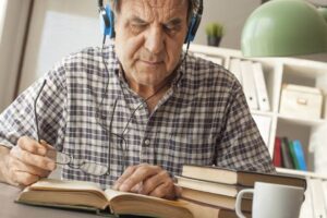 adultos mayores idiomas