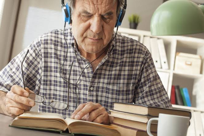 adultos mayores idiomas